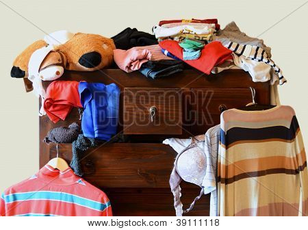 cômoda com coisas