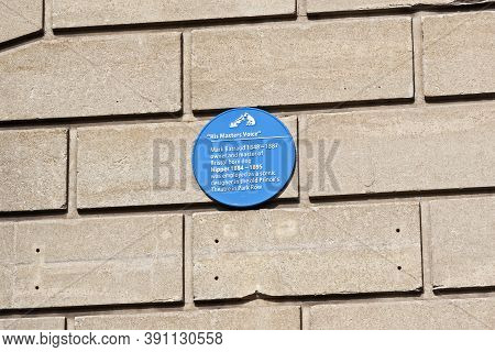 Bristol, Uk - March 19, 2008: A Blue Plaque Commemorating Nipper, The Dog Whose Picture Was Used As 