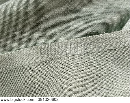 A Narrow Strip Along The Fractional Edge Of The Fabric Along The Warp Threads, Characterized By Work