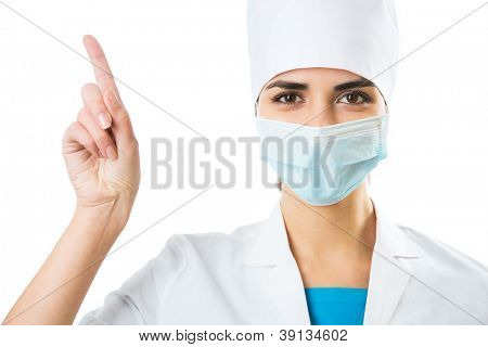在白色背景上显示了一个戴着面具的女医生