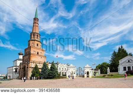 Leaning Tower Syuyumbike And The Governor's/presidential Palace In The Kazan Kremlin, Kazan, Russia