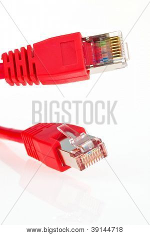 il filo rosso di una rete da un computer.