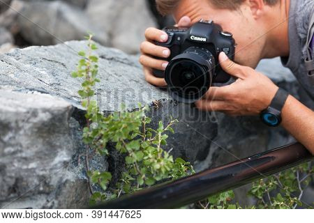 Newberry National Monument, Oregon / Usa - August 17, 2014:  A Photographer Uses A Special Lens To G