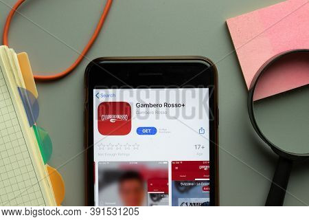 New York, Usa - 26 October 2020: Gambero Rosso Plus Mobile App Logo On Phone Screen Close Up, Illust