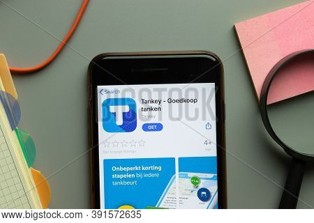 New York, Usa - 26 October 2020: Tankey Goedkoop Tanken Mobile App Logo On Phone Screen Close Up, Il