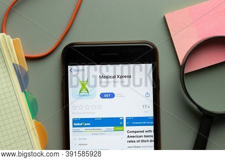New York, Usa - 26 October 2020: Medical Xpress Mobile App Logo On Phone Screen Close Up, Illustrati