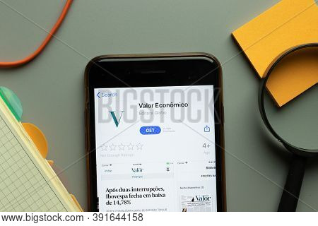 New York, Usa - 26 October 2020: Valor Economico Mobile App Logo On Phone Screen Close Up, Illustrat