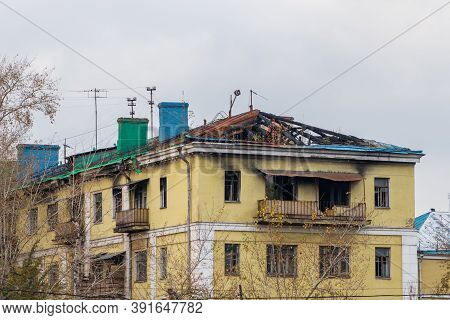 Old Building With The Roof And Top Floor Damaged By The Fire