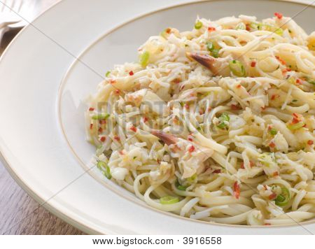 Schüssel mit Krabben Linguini mit Chili und Koriander