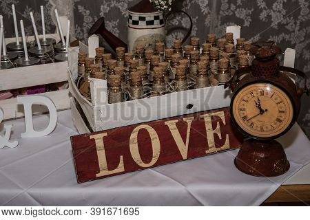 Example Of A Gift Table At A Wedding