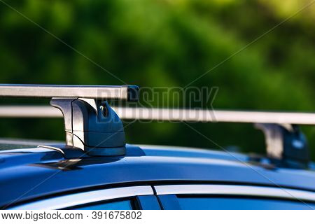 Lockable Roof Rack On Station Wagon Or Estate Car