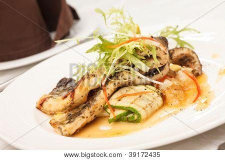 fisk med grøntsager