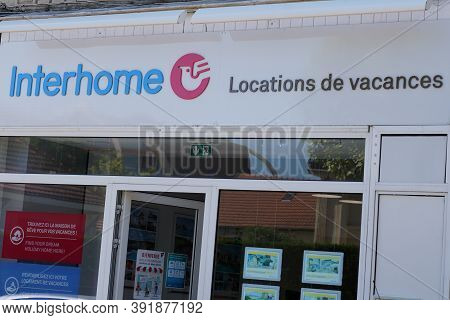 Bordeaux , Aquitaine / France - 10 20 2020 : Interhome Sign Logo Store Travel Agency Quality Tested 