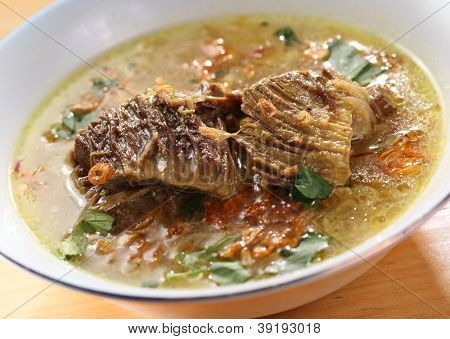 Indonéské robustní hovězí polévka (Soto)