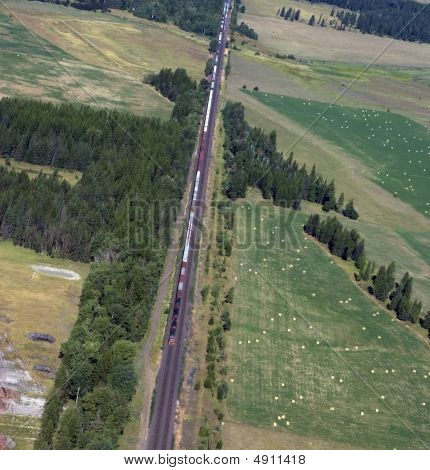 Uzun 4 motoru yük treni