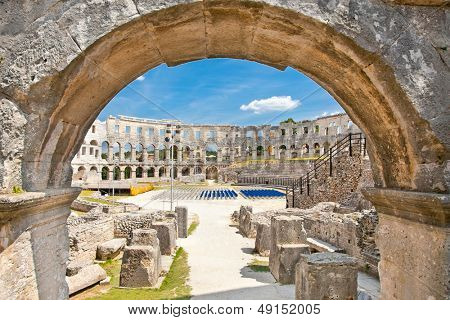 Anfiteatro romano (Arena) en Pula. Fue construido en 27 A.C. - 68 D.C. y es entre seis sur más grande