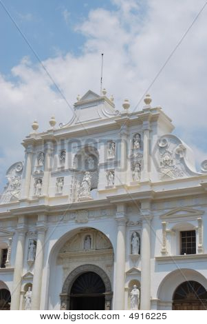Belle cathédrale catholique à Antigua (Guatemala)