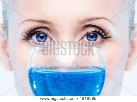 ตาสีน้ำเงินนามธรรม