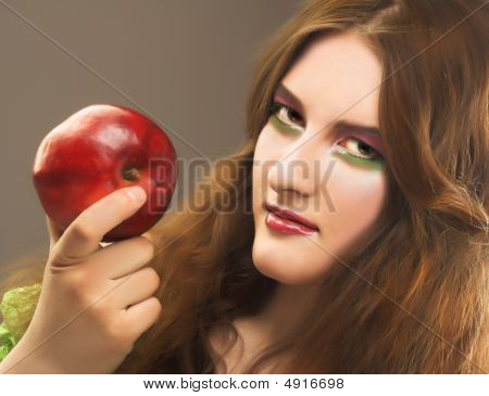 Portrait de jeune fille Witn Apple