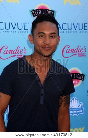 LOS ANGELES - AĞU 11: 2013 itibariyle Tahj Mowry Gibson Ampitheater Universal adlı Teen Choice Ödülleri
