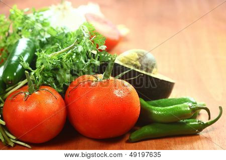 아보카도, 실 란 트로, 토마토와 고추의 picante 살사 재료