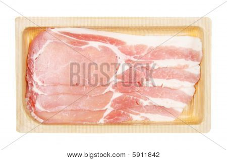 Bacon plátků odkrojte v kartonu