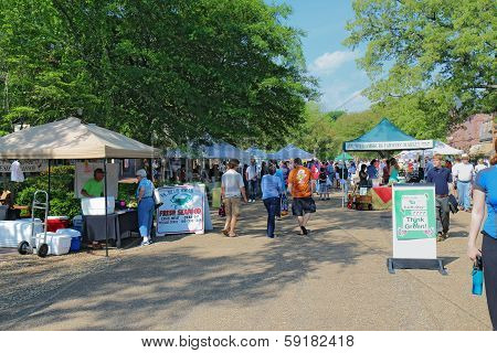 The Williamsburg Farmers Market In Merchants Square