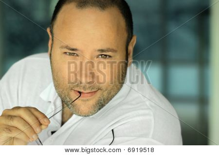 행복 한 일반 사람