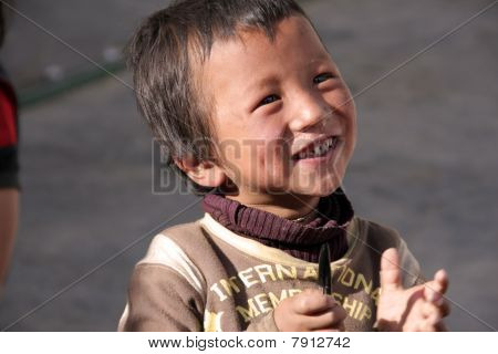 Ragazzo giovane tibetano