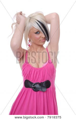 Sexet ung kvinde i pink kjole