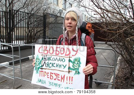 The Ecologist Evgenia Chirikova On Picket Near Prison Where The Arrested Politician Nikolay Lyaskin