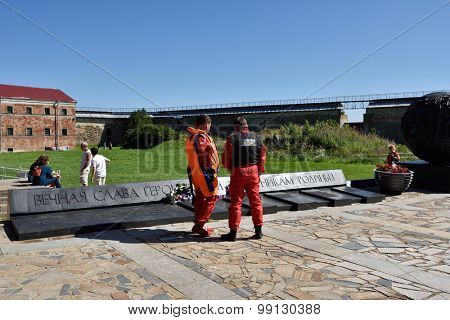 ORESHEK FORTRESS, LENINGRAD OBLAST, RUSSIA - AUGUST 15, 2015: Athletes laying flowers to the monument to the defenders of the fortress Oreshek during the River marathon Oreshek Fortress race