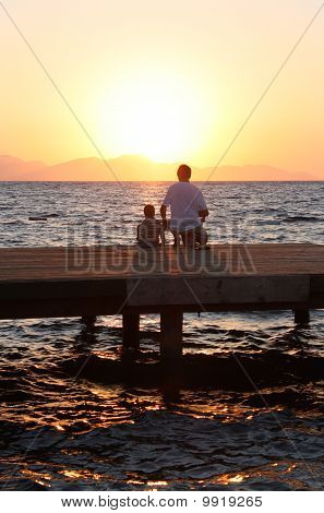 family watching the sunset