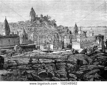Sounghur sacred hill, vintage engraved illustration. Le Tour du Monde, Travel Journal, (1872).
