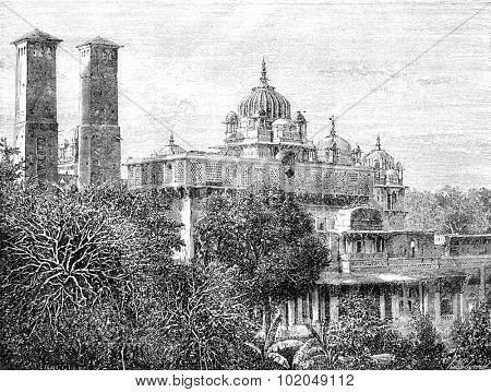 The palace Phool Bagh, Orchha, vintage engraved illustration. Le Tour du Monde, Travel Journal, (1872).