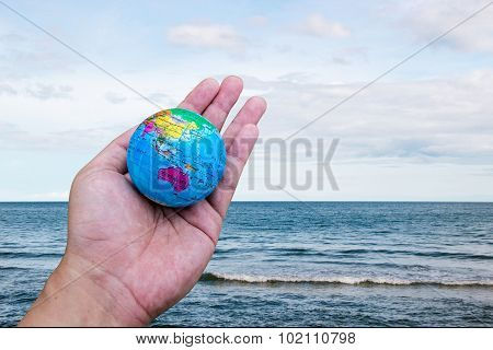Hand Hold Worldlandscape Ocean Sky Horizental Line
