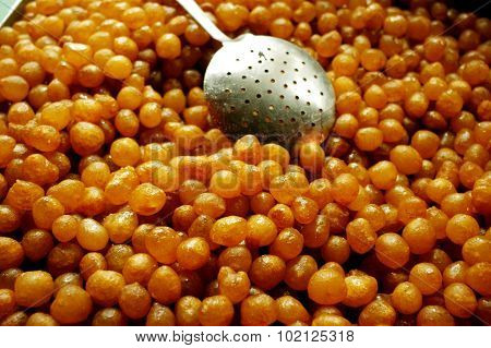 Photo of Middle eastern lebanese sweet dessert treats.