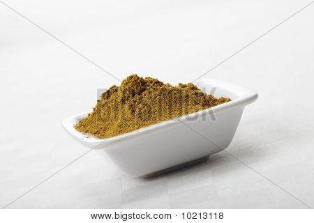 Khmeli Suneli baharat karışımı ile yemek