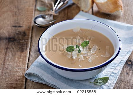 Roasted garlick and bean soup