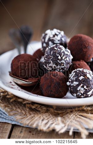 Healthy chocolate truffles