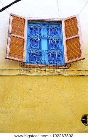 Window In  Africa And Old   Wal Brick Historical