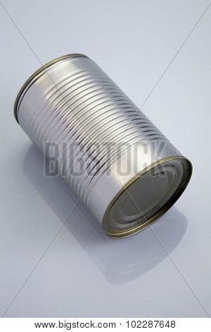 blank aluninium can on the white background