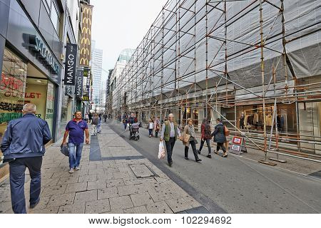 Crowded Rue Neuve - Nieuwstraat Shopping Street