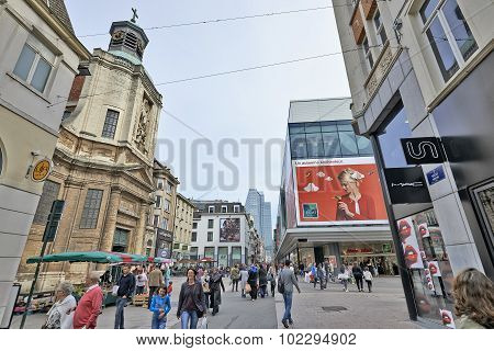 Crowded Rue Neuve - Nieuwstraat Shopping Street