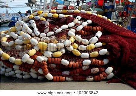 Fishing net with floats