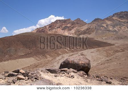Boulder i månens landskap, Death Valley