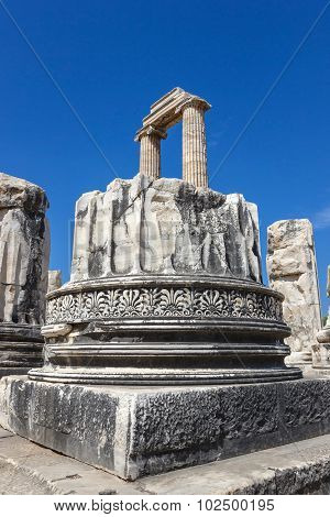 Columns With Ornament