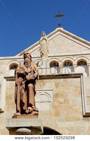 statues