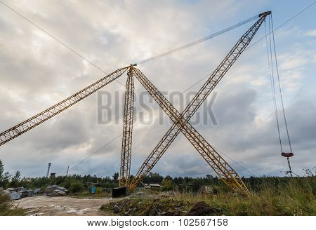 Lifting crane hewn rocks in a quarry