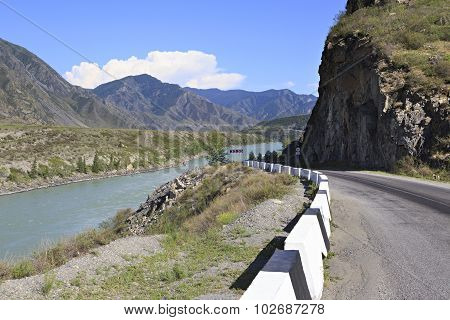 Mountain river Katun along Chuysky Trakt